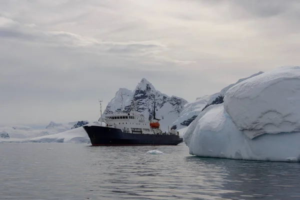 Expedition Ship Antarctic Sea — Stock Photo, Image