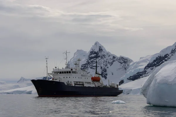 Expedition Ship Antarctic Sea — Stock Photo, Image