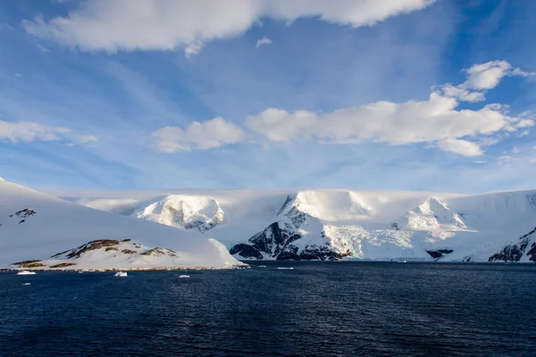 Paisagem Antártica Com Geleira Montanhas — Fotografia de Stock