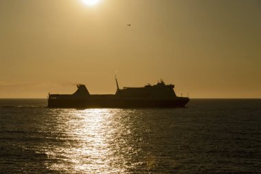 Kargo gemisi denizde kuru