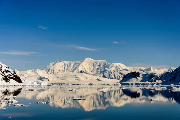 Antarktis Seascape Med Reflektion — Stockfoto