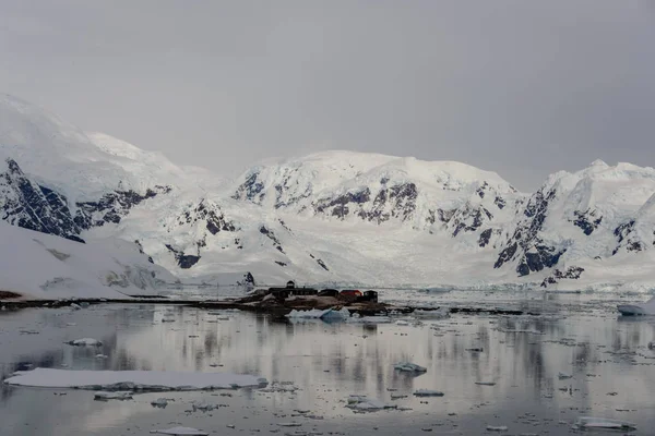 Чилийская Антарктическая Исследовательская Станция — стоковое фото