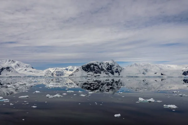 Antarktis Seascape Med Reflektion — Stockfoto