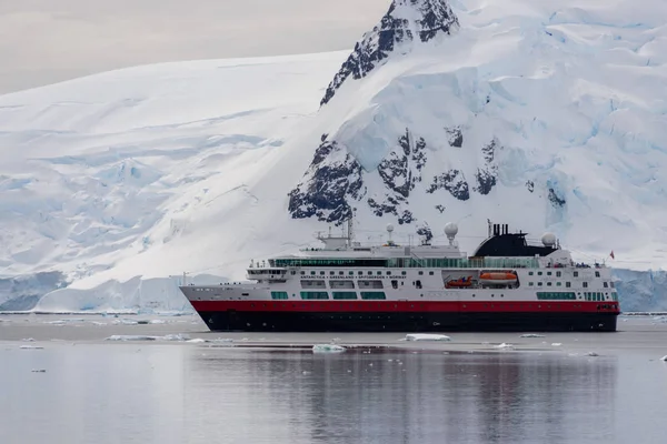 Nave Spedizione Nel Mare Antartico — Foto Stock