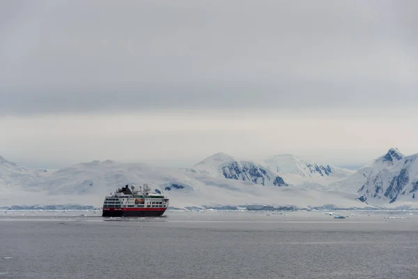Expedition Ship Antarctic Sea — Stock Photo, Image