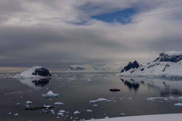 Paysage Marin Antarctique Avec Réflexion — Photo