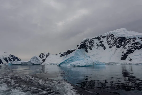 Ijsberg Antarctische Zee — Stockfoto