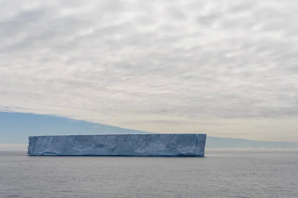Tabellarisk Isfjell Antarktis – stockfoto
