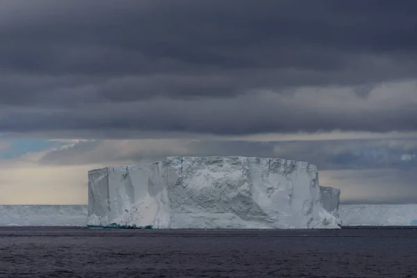 Tabelvorm Ijsberg Antarctica — Stockfoto