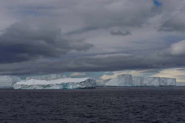 Πινακοποιημένων Παγόβουνου Στην Ανταρκτική — Φωτογραφία Αρχείου