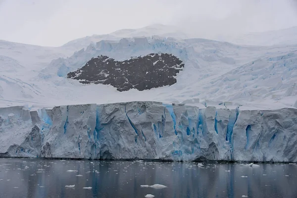 Antarktis Beach Med Glaciären — Stockfoto