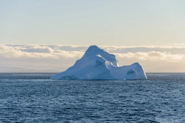 Belo Iceberg Antártida — Fotografia de Stock