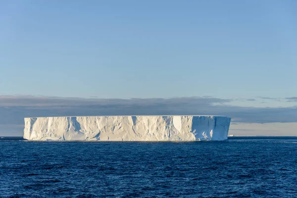 Aisberg Tabular Antarctica — Fotografie, imagine de stoc