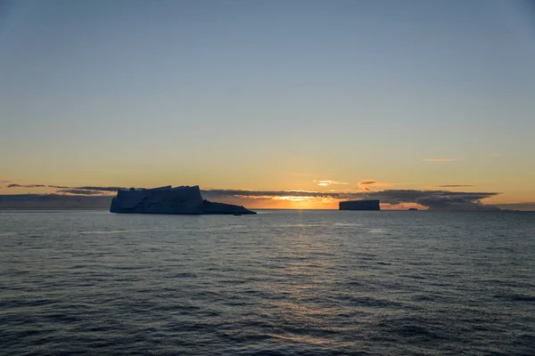 Iceberg Tabulare Tramonto — Foto Stock