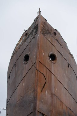 Eski paslı gemi görünümü