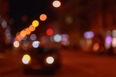 Trafikte şehir sokak bulanık bokeh arka plan, gece scape görünümünü