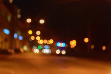 Trafikte şehir sokak bulanık bokeh arka plan, gece scape görünümünü
