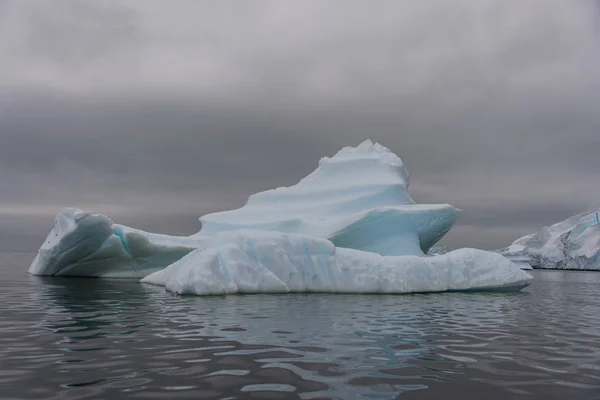 Paisagem Antártica Com Iceberg — Fotografia de Stock