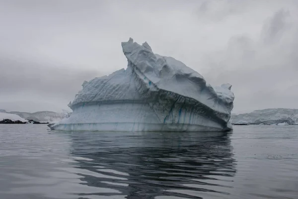 Antarctisch Landschap Met Ijsberg — Stockfoto