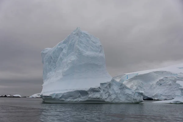 Paisagem Antártica Com Iceberg — Fotografia de Stock