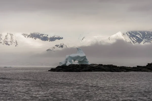 Vista Sul Paesaggio Antartico Dal Mare — Foto Stock