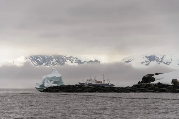 Експедиції Судна Морі Антарктичної — стокове фото