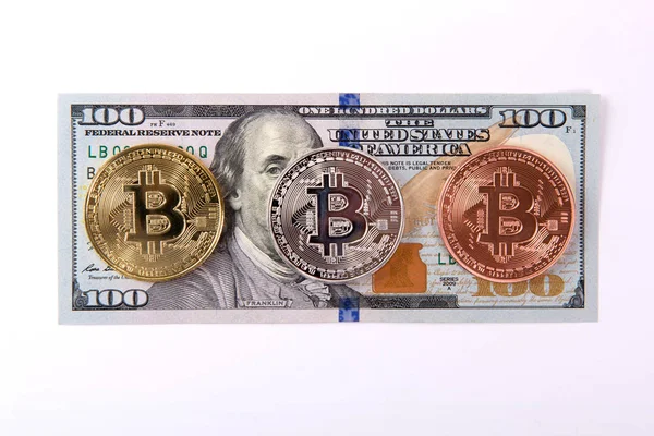 Три Золоті Срібні Bitcoin Бронзові Монети Доларах Сша Крупним Планом — стокове фото