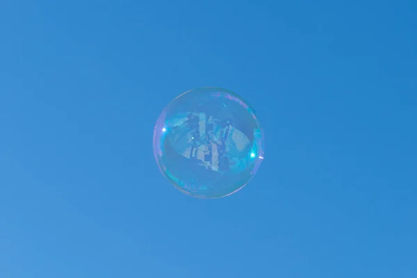 Burbuja Jabón Sobre Fondo Azul Cielo — Foto de Stock