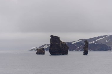 Kayaların üzerinde aldatma Adası, Antarktika