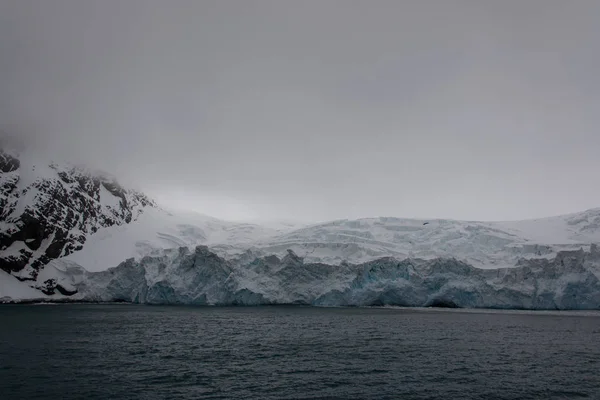 海のビーチの氷河 — ストック写真