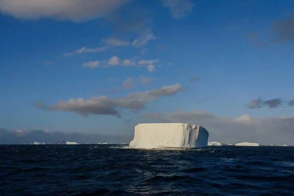 Tabellform Isberg Antarktis — Stockfoto