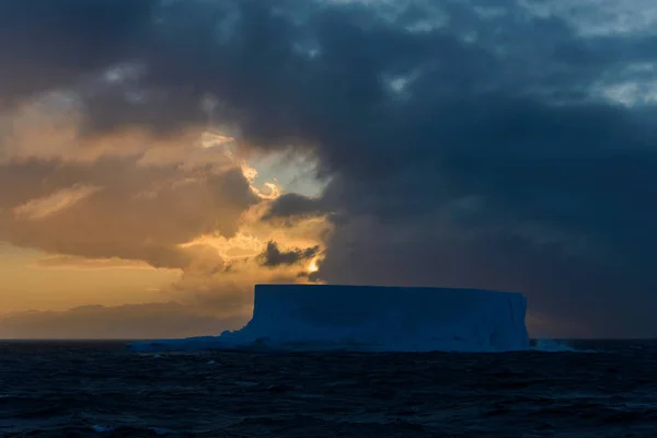 Iceberg Tabulaire Dans Mer — Photo