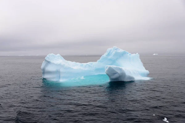 Iceberg Nel Mare Antartico — Foto Stock