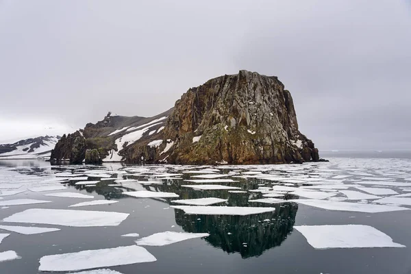 Rochers Sur Île Tromperie Antarctique — Photo