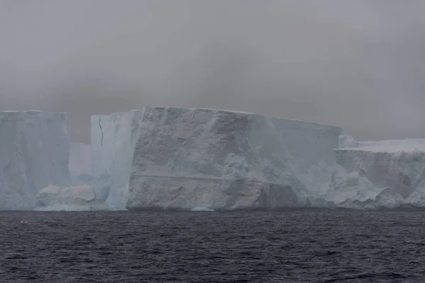 Iceberg Nel Mare Antartico — Foto Stock