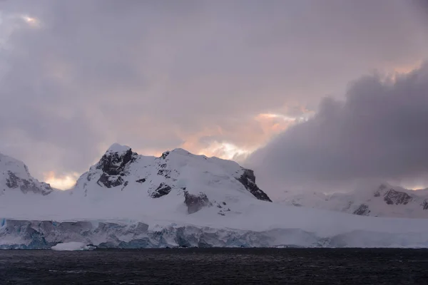 南极风景与从海的风景 — 图库照片