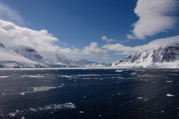 Paesaggio Antartico Con Mare Montagna — Foto Stock