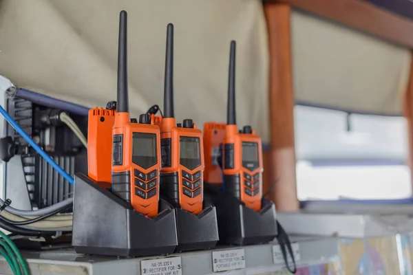 Tres Estaciones Radio Portátiles Walkie Talkie Naranja Emergencia —  Fotos de Stock