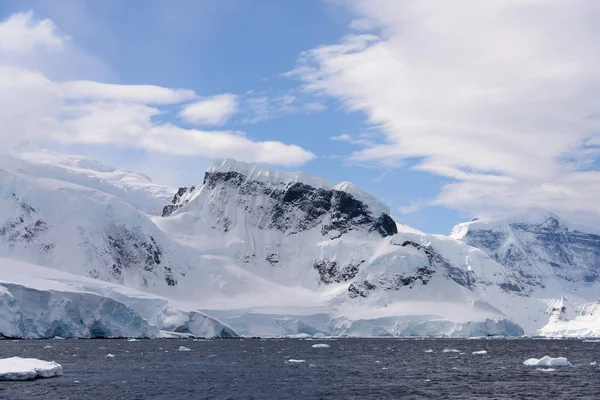 Paesaggio Antartico Con Mare Montagna — Foto Stock