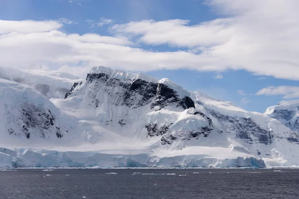 Antarktis Landskap Med Havet Och Bergen — Stockfoto