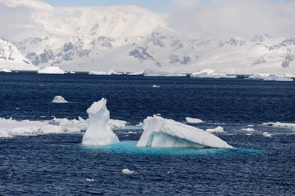 Paisaje Antártico Con Iceberg — Foto de Stock