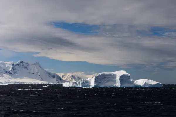 Paysage Antarctique Avec Iceberg — Photo