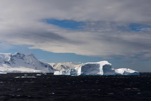 Paisagem Antártica Com Iceberg — Fotografia de Stock