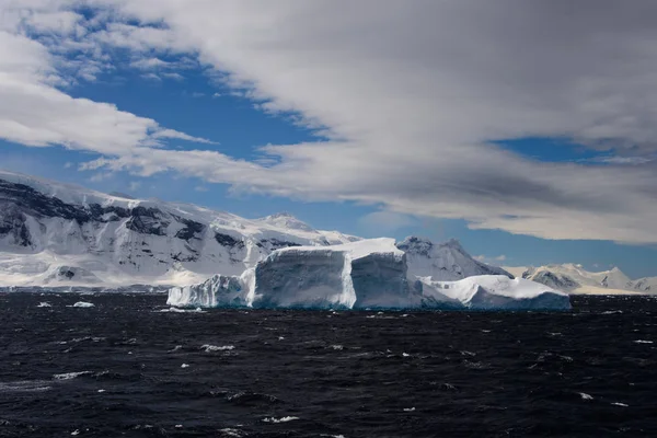 Paisagem Antártica Com Iceberg — Fotografia de Stock