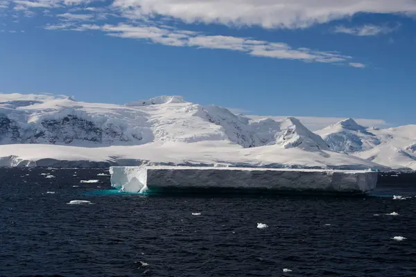 Antarktisk Landskap Med Isfjell – stockfoto