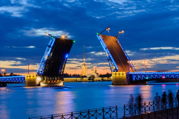 Puente Abierto San Petersburgo Noche Blanca Con Vista Fortaleza Pedro — Foto de Stock