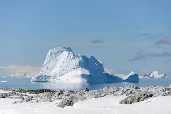 Paisagem Antártica Com Iceberg — Fotografia de Stock