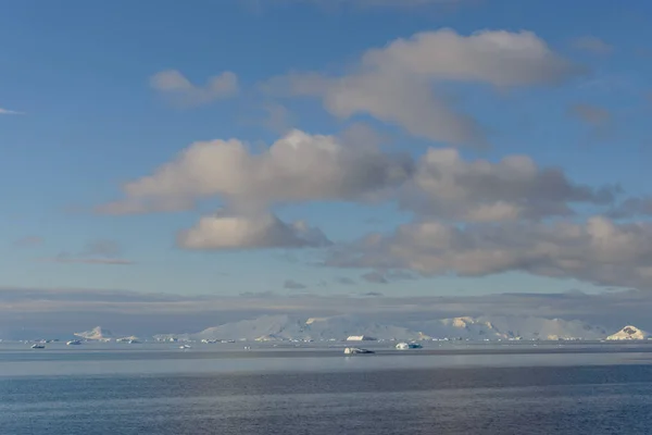 Bela Paisagem Marinha Antártica — Fotografia de Stock