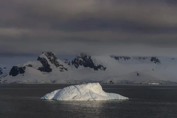 Bela Paisagem Marinha Antártica — Fotografia de Stock