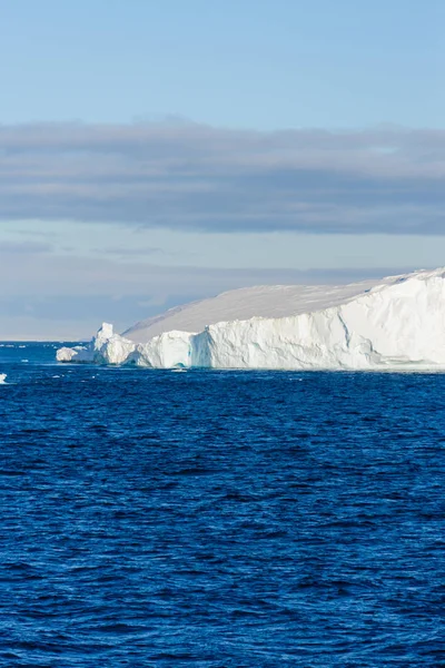 Antarktyki Seascape Góry Lodowej — Zdjęcie stockowe